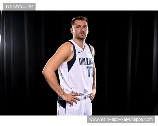 东契奇突破分球助攻上篮，独行侠在主场完成翻盘